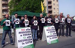 Lega, protesta e presidio per dire no alla moschea