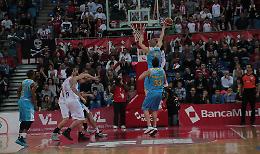 Vanoli, zampata (91-86) a Pesaro e salvezza messa in tasca