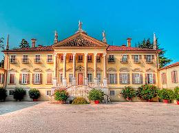 "Ferré, il fascino della seta" a Villa Mazzucchelli di Ciliverghe di Mazzano (BS)