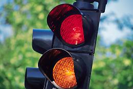 Code di auto in via Giordano Semaforo da sincronizzare