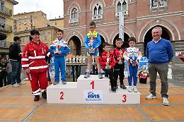 Andrea Tentolini e Davide Colombaccio sul primo gradino del podio al trofeo 'Città di Casalmaggiore' con 'Gioca in bici Oglio Po'