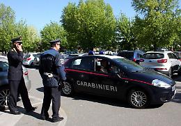 Doppio blitz di vigili e carabinieri al parcheggio dell'ospedale