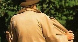 Si masturba davanti a ragazzine