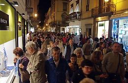 Lo shopping notturno fa centro