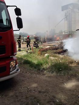 Le immagini dell'incendio ad Azzanello