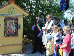 Benedetta la santella sulla pista ciclabile del Bosco