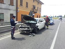 Incidente sulla via Giuseppina, due persone ferite
