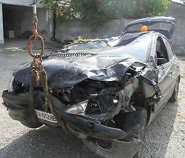 Esce di strada con l'auto poi svanisce nel nulla