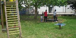Parco giochi sporcato dai cani