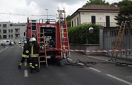 Incendio, scoppiano i vetri: paura e nessun ferito