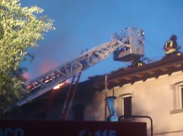 Le immagini dell'incendio in cascina a Castelleone
