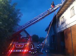 Fulmine in cascina e boato, esplode cisterna d'olio