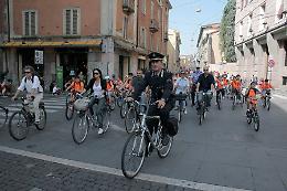 Bimbi e vigili in bici per la festa finale