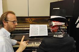 Sfida al pianoforte tra robot e pianista