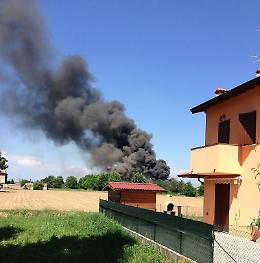 Incendio, distrutti capannoni di un allevamento di maiali
