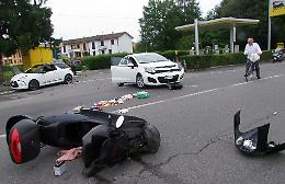 Scontro tra scooter e auto, due feriti