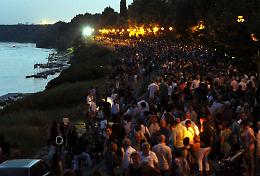 #Accendiamoilbuio, duemila candele infiammano le rive del Po