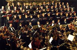 Il Coro Polifonico Cremonese in un breve tour un riva al Po Questa sera al Flora