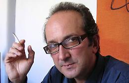Tutti si spiano in quel cortile