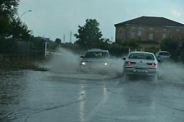 Violento acquazzone, città e frazioni allagate