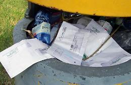 Bollette del gas mai recapitate gettate in un cestino dei rifiuti