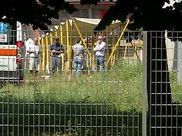 Le immagini dei soccorsi all'operaio precipitato a Cremona