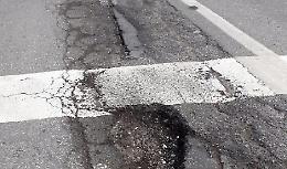 Ma quali onde blu in corso Garibaldi? Il Comune metta a posto i marciapiedi!