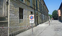 L'ex ospedale perde i pezzi, edificio transennato