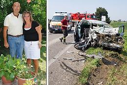 Con l'auto sotto un camion, muoiono marito e moglie