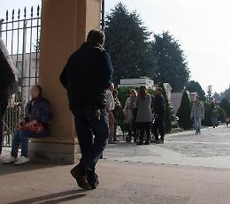 Richiesta di elemosina ai limiti della molestia