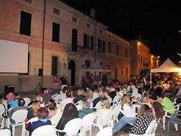 'Cinema, tortelli, lambrusco', pubblico entusiasta
