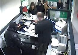 Assalto in banca, tre arrestati
Prima dei colpi guardavano il meteo