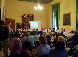 Caos e proteste in commissione
I benzinai: 'No alla pompa bianca'