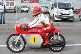 Agostini in pista con il figlio, spettacolo con due Mv Agusta