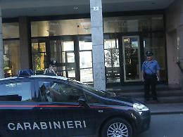 Ruba nelle stanze dei degenti, arrestata 53enne