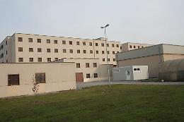 Tenta di impiccarsi in carcere, salvato dal compagno di cella