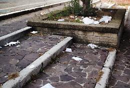 Largo Falcone e Borsellino discarica a cielo aperto