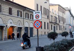 'In corso Vittorio Emanuele ogni notte bivacchi e urla'