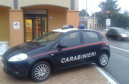 Rapina in banca con il taglierino