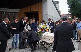 L'ultimo commosso saluto ad Alberto