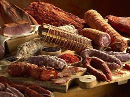 Il "Re salume" al mercato della terra di Padernello (BS)