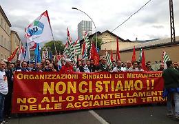 Acciaierie di Terni, scontri al corteo: feriti quattro operai