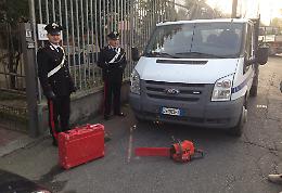 Ruba gli attrezzi da un furgone, inseguito e arrestato dai Cc
