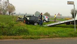 Scontro tra auto all'incrocio, feriti i due conducenti