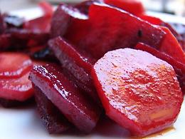 LA RICETTA CRUDISTA-VEGANA. Carpaccio saporito di barbabietole rosse raw
