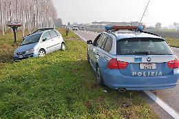 Accusa un malore in auto, 45enne esce di strada