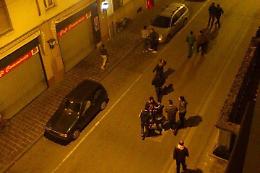 Litigano per i videopoker, megarissa in mezzo alla strada