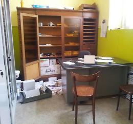 Raid notturno al centro anziani
