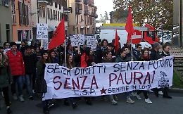 Studenti, sciopero con corteo tra le bancarelle