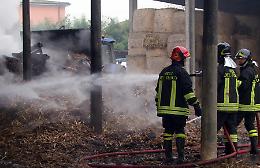 Incendio in cascina domato da proprietari e pompieri